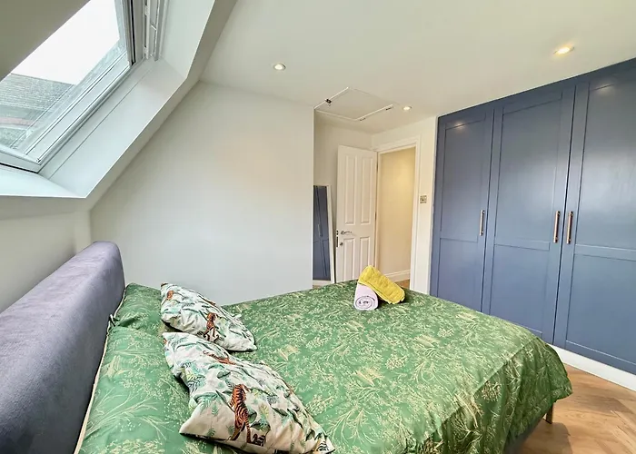 Central, Modern, Westfield, Close To Tube Station