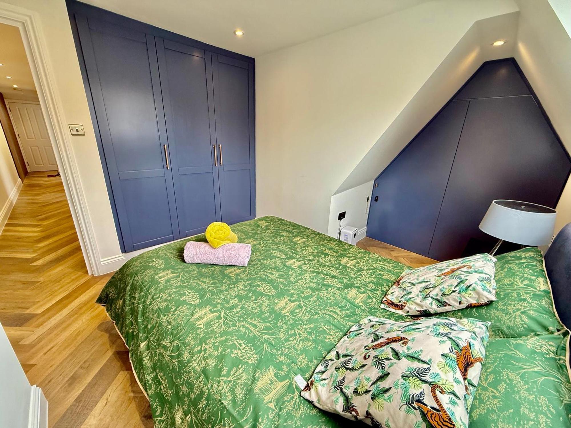Apartment Central, Modern, Westfield, Close To Tube Station *